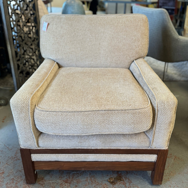 Cream Upholstered Accent Chair W/Wood Trim 31x33x32