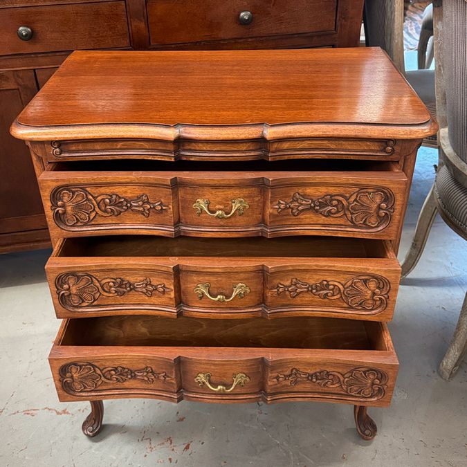 Antique/Vintage Louis XV 3-DrW Dark Oak Side Chest 28X16.5X33