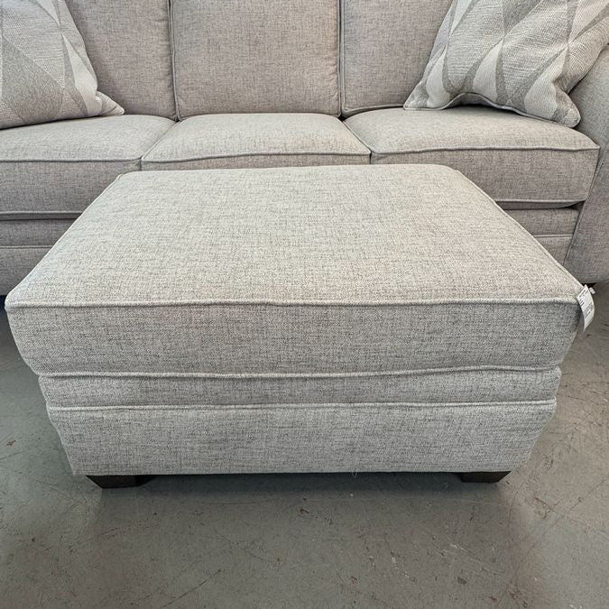 Havertys Sandy Ottoman W/Guardsman Gold Plan 33x24x18