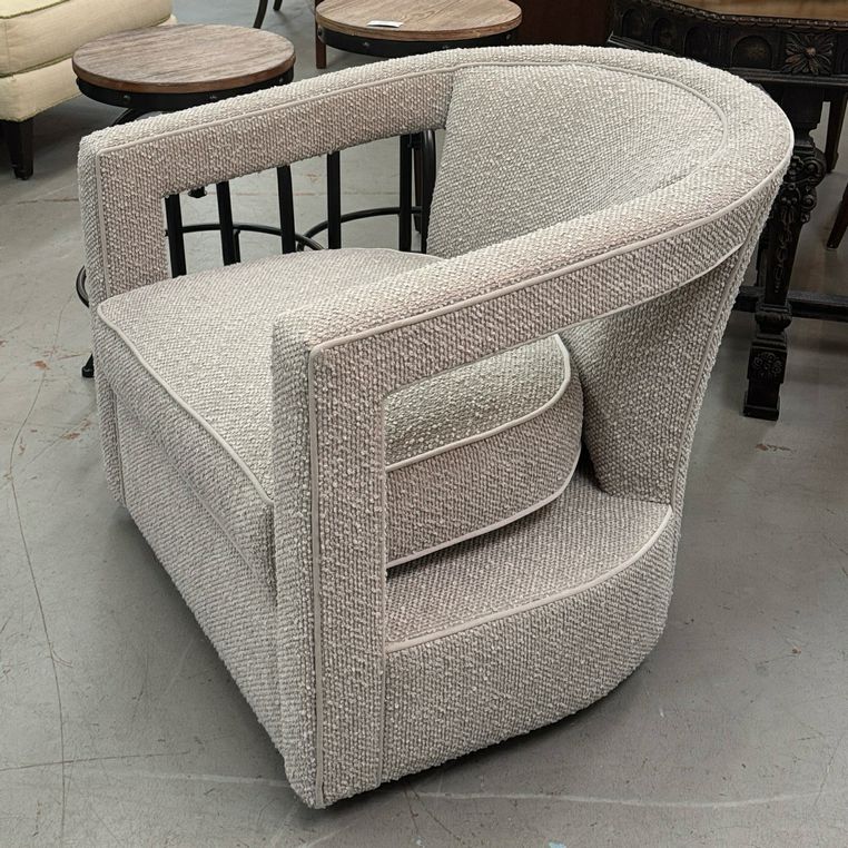 Bernhardt Alana Swivel Chair W/Nubby Gray Upholstery 33x33x29