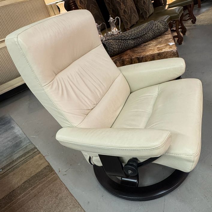 Cream Paloma Leather Pacific Stressless Recliner & Ottoman