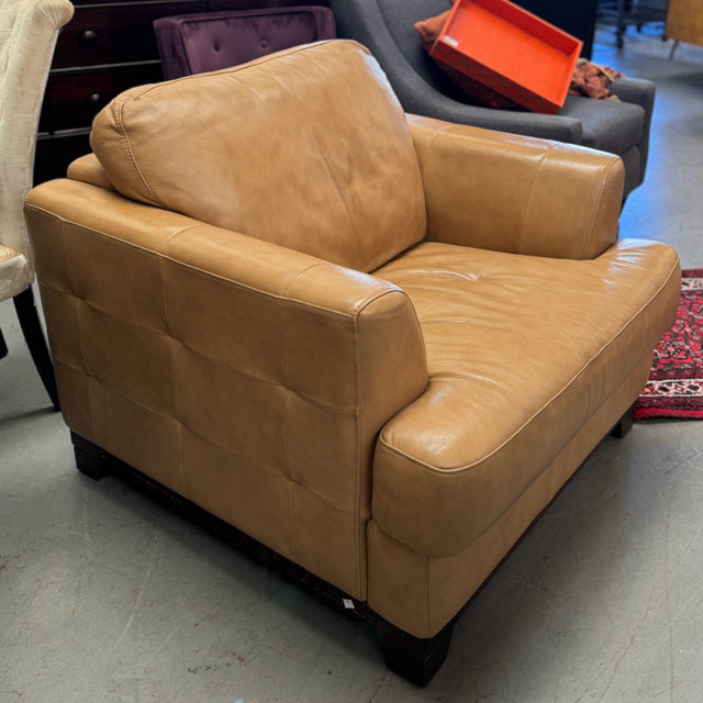 Havertys Camel Leather Club Chair 39x39x35